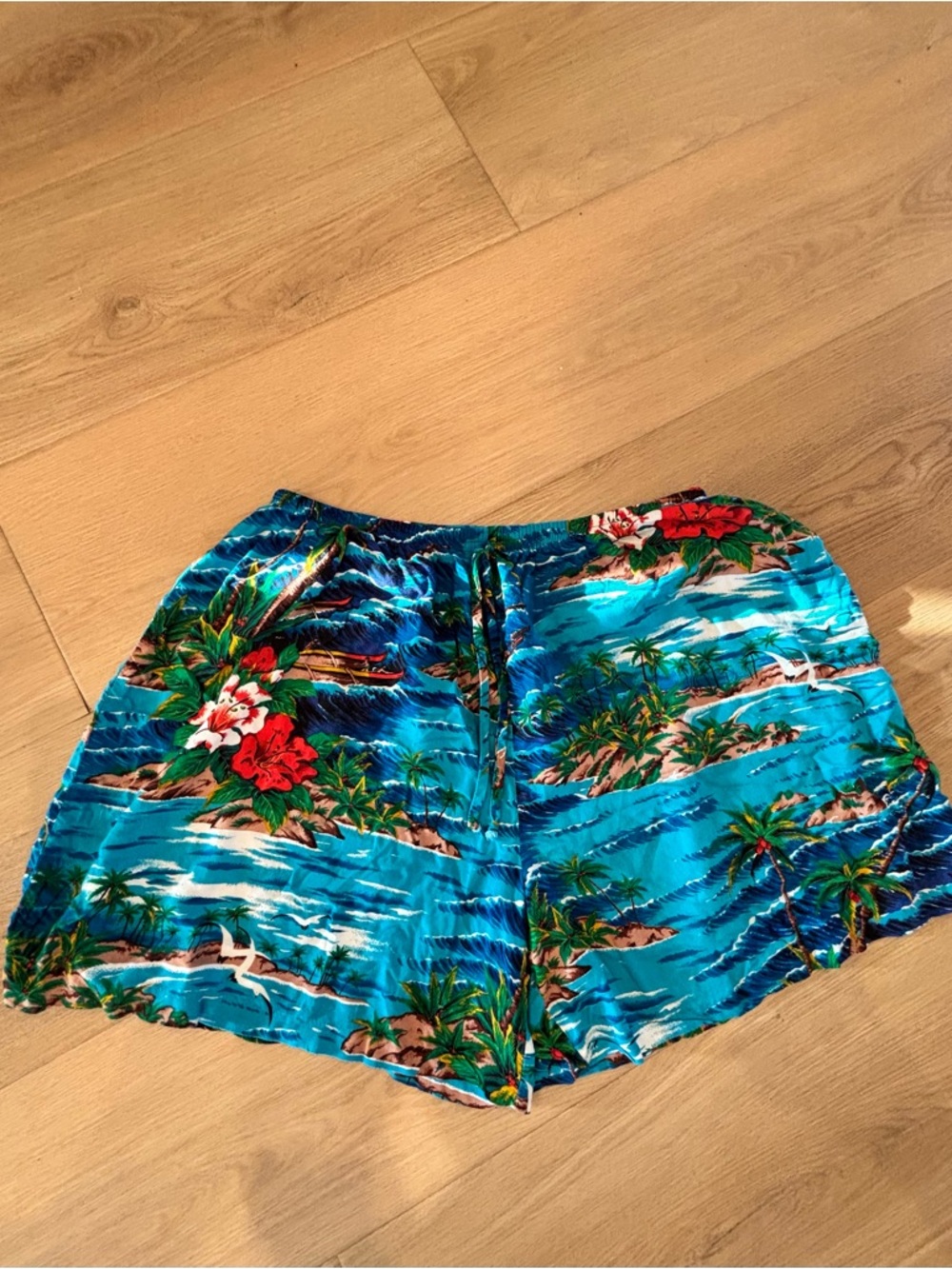 Solitaire Women's Size XL Beach Scene Tropical Vacation Pull-On Shorts